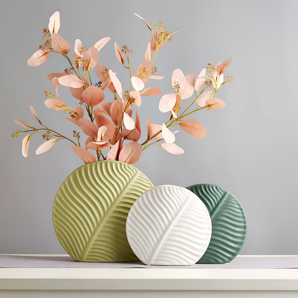 Vase scandinave – Céramique artisanale et tons neutres pour une décoration de salon moderne