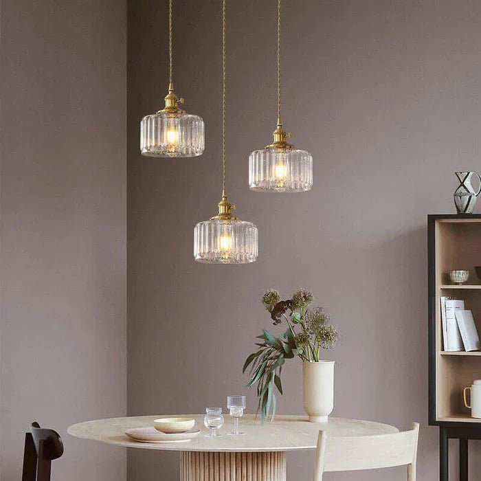 Suspension – Verre strié avec accents dorés pour table à manger ou salon