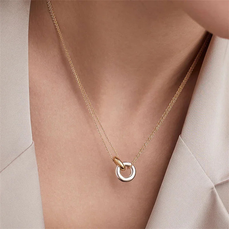 Collier Pendentif Cercles Entrelacés Plaqué Or pour Femme
