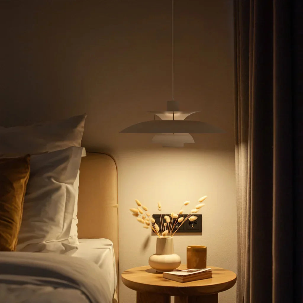 Suspension danoise – Métal superposé, design coloré pour table à manger ou salon