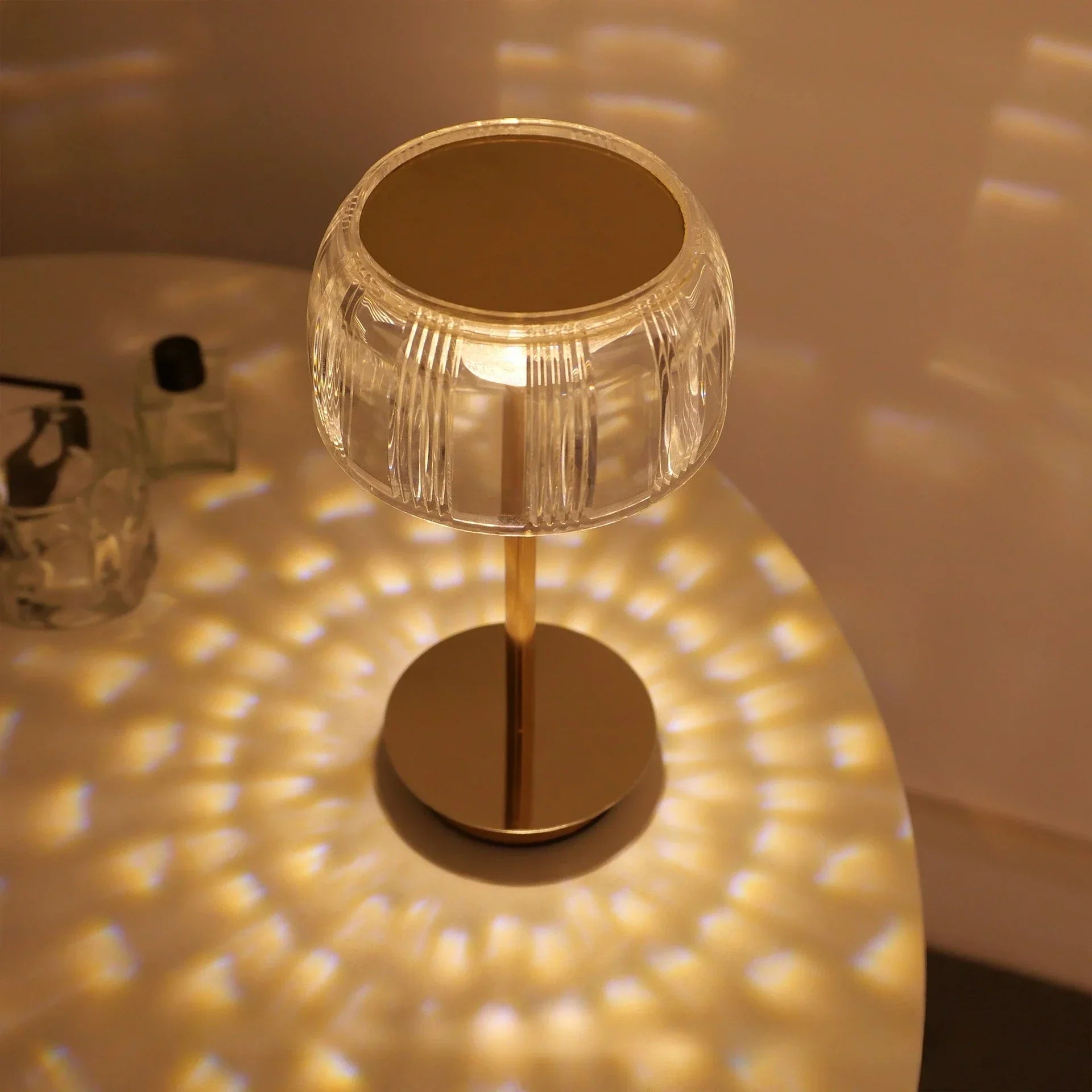 Lampe de table rechargeable en cristal – Dorée, design dimmable pour chambre ou salon