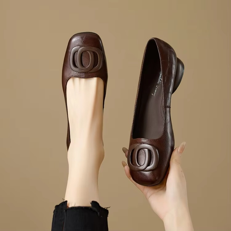 Mocassins Femme Bout Carré en Cuir à Talon Bloc et Détail Métallique