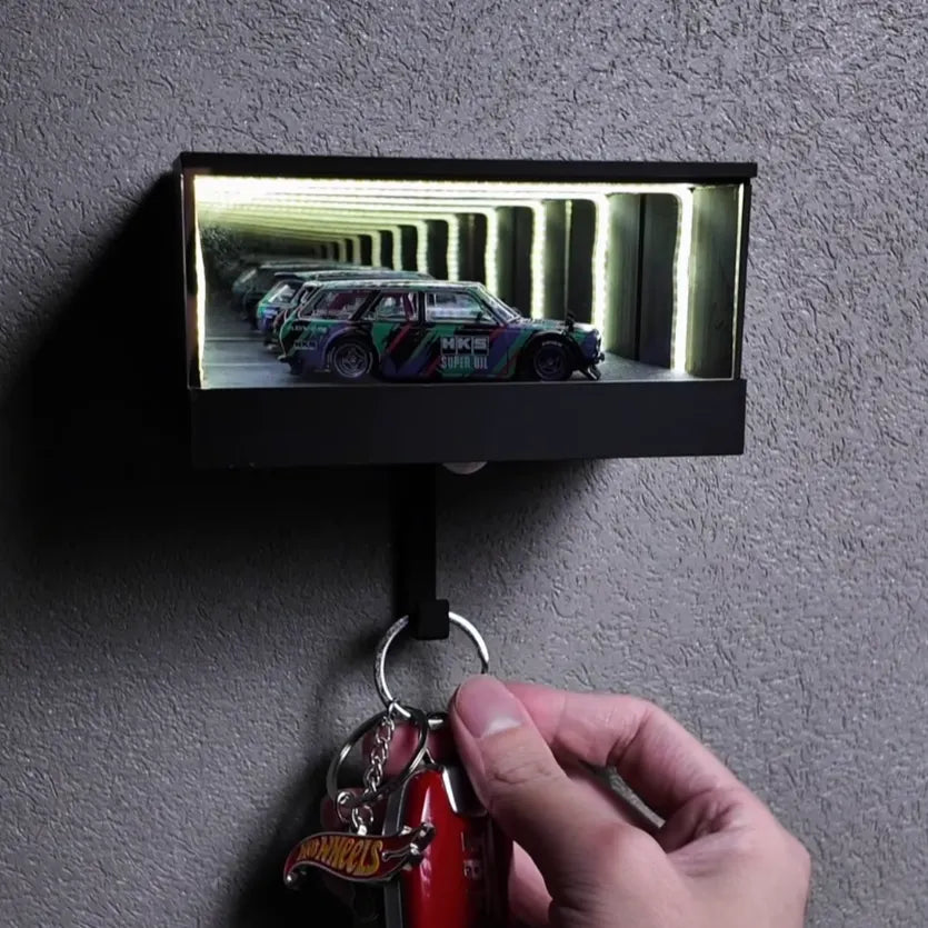 Light-up keychain – Modern, infinite mirror effect with motion sensor for entryways or hallways