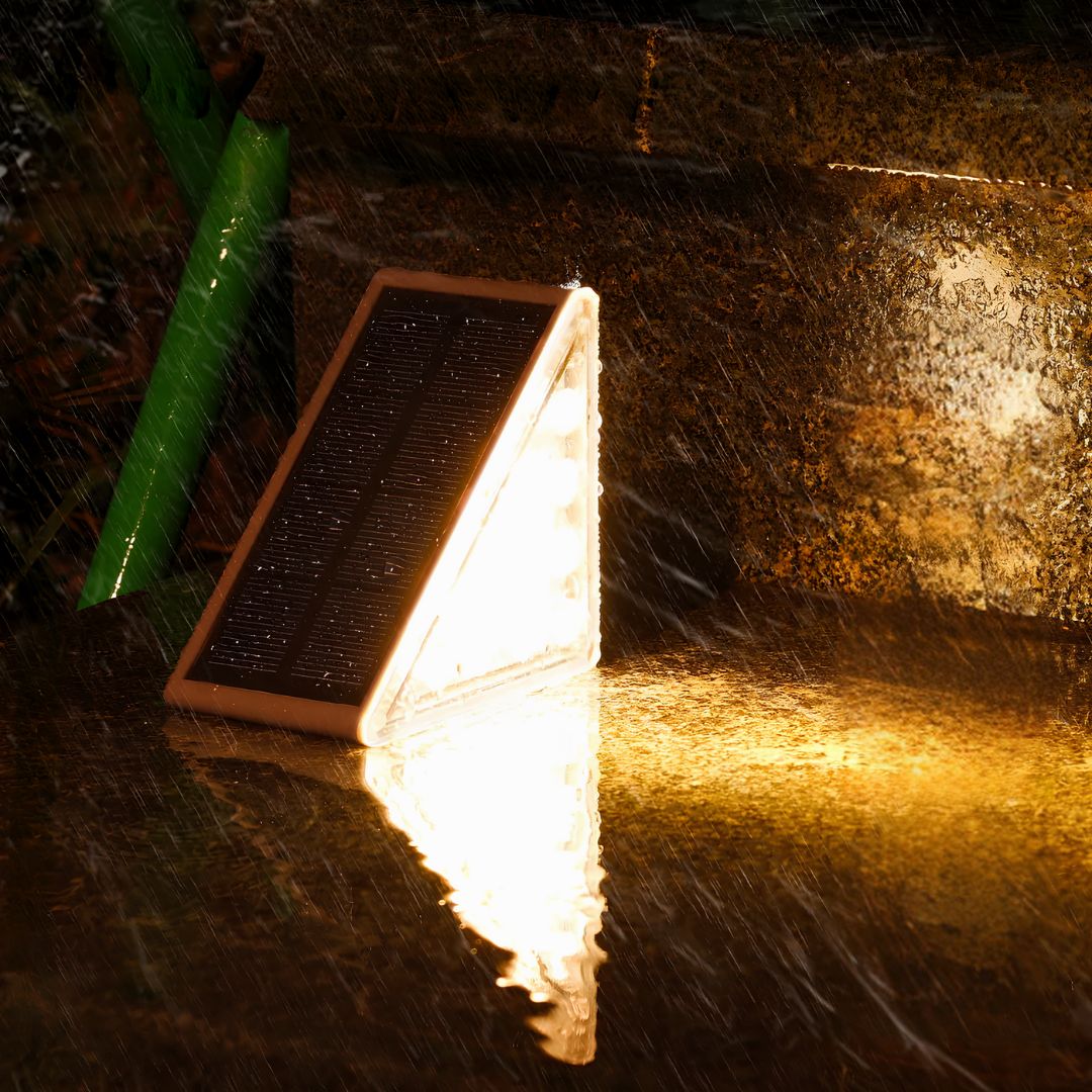 Solar-Powered Step Light – Warm White LED, Weather-Resistant Design for Stairs or Patios