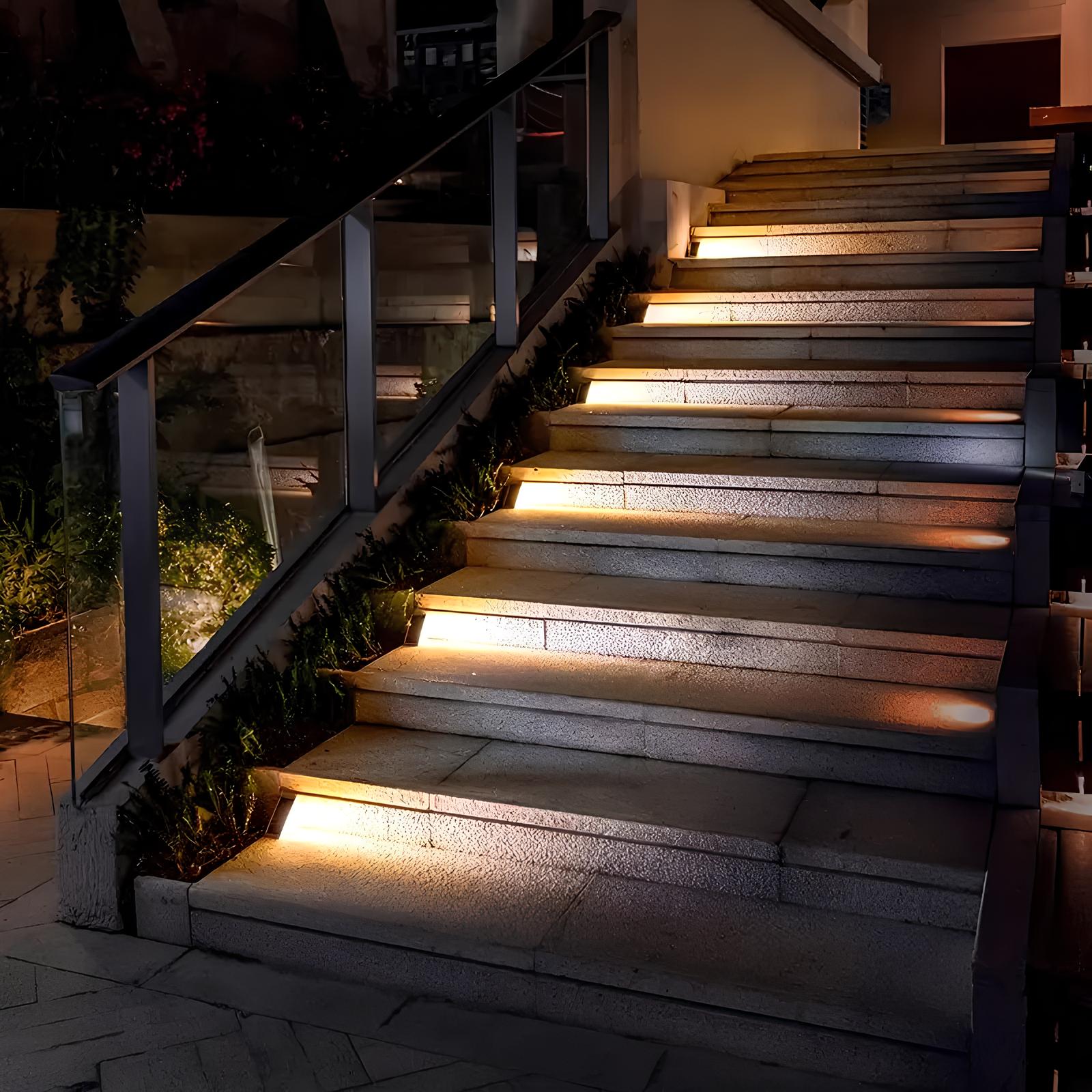 Solar-Powered Step Light – Warm White LED, Weather-Resistant Design for Stairs or Patios