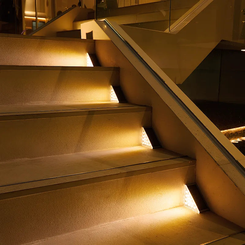 Solar-Powered Step Light – Warm White LED, Weather-Resistant Design for Stairs or Patios