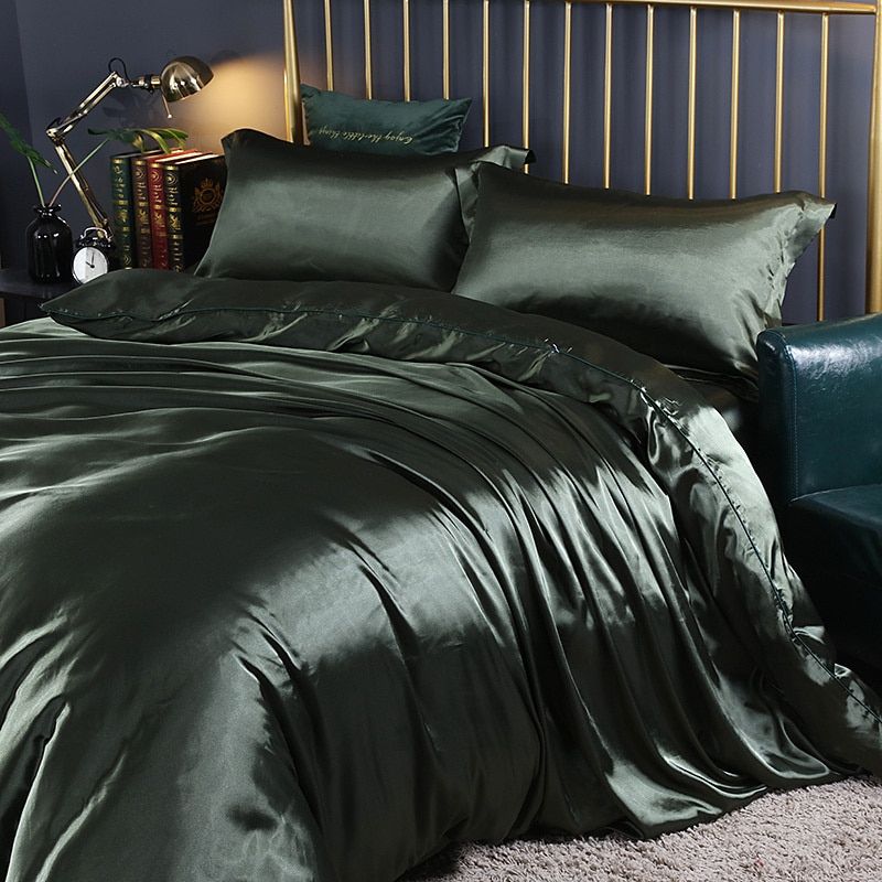 Silk Bedding Set – Cooling, 4-Piece Set in Various Sizes for Bedroom Decor