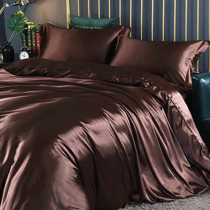 Silk Bedding Set – Cooling, 4-Piece Set in Various Sizes for Bedroom Decor