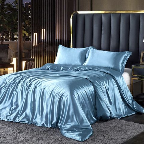 Silk Bedding Set – Cooling, 4-Piece Set in Various Sizes for Bedroom Decor