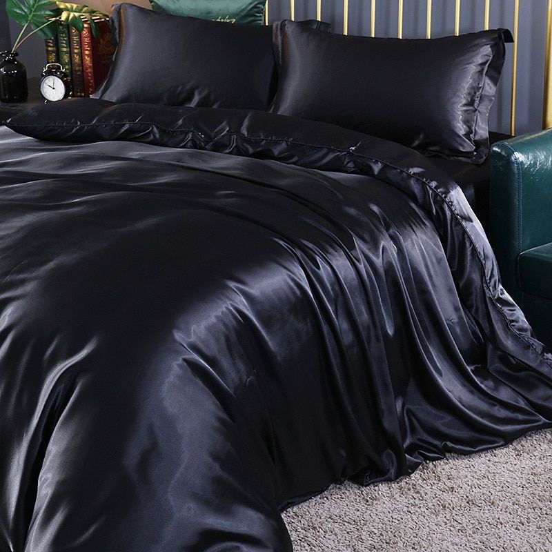 Silk Bedding Set – Cooling, 4-Piece Set in Various Sizes for Bedroom Decor