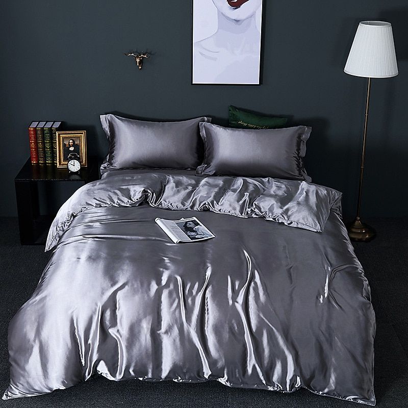 Silk Bedding Set – Cooling, 4-Piece Set in Various Sizes for Bedroom Decor