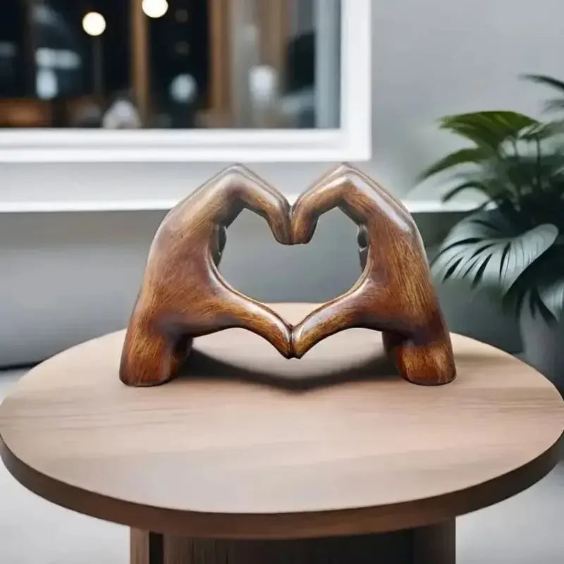 Figurine en Bois – Grain de Bois Naturel, Cœur Symbolique pour Décoration de Salon ou de Chambre