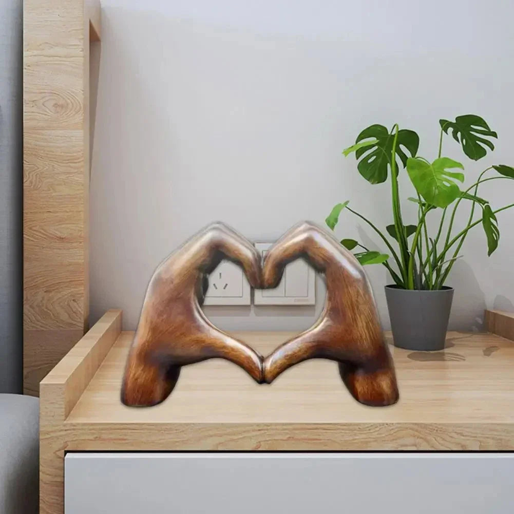 Wooden Figurine – Natural Wood Grain, Symbolic Heart for Living Room or Bedroom Decor