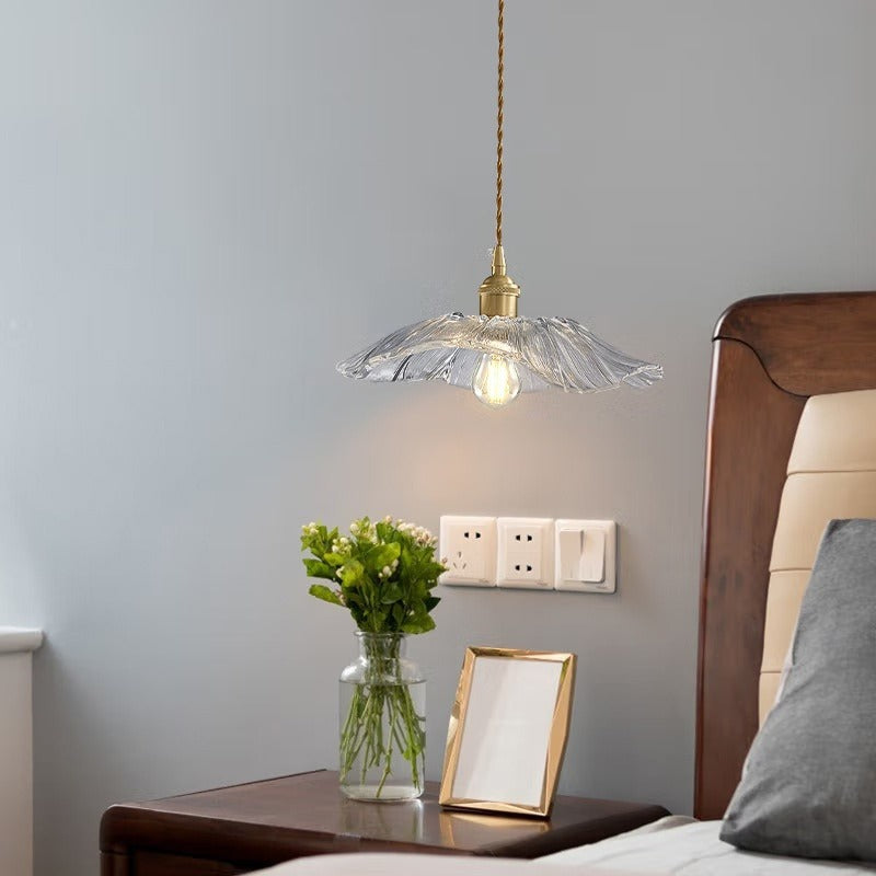 Flower-shaped pendant light – Deep red glass with a gold socket, for the dining room or living room