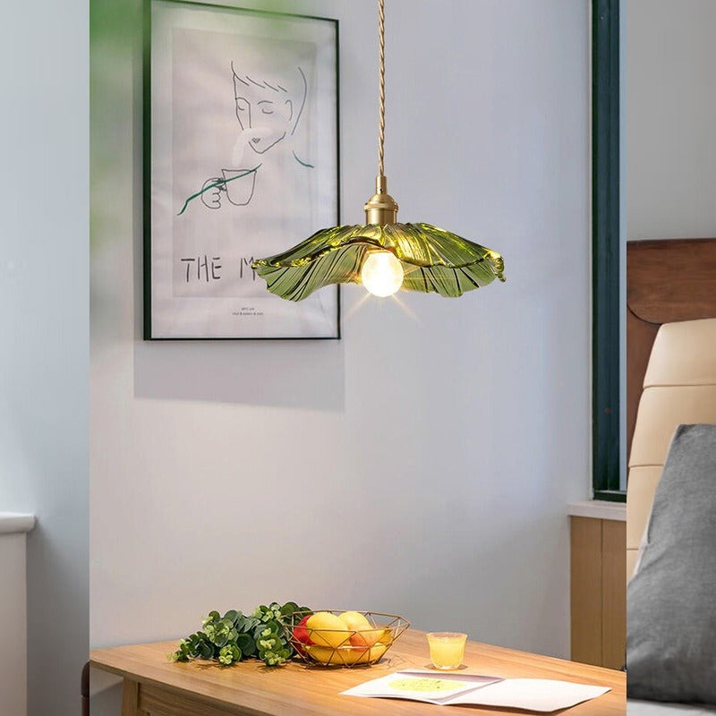 Flower-shaped pendant light – Deep red glass with a gold socket, for the dining room or living room