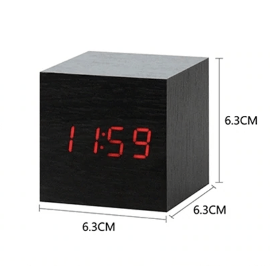 Reloj LED – Acabado en madera mate, diseño compacto para el dormitorio o el despacho