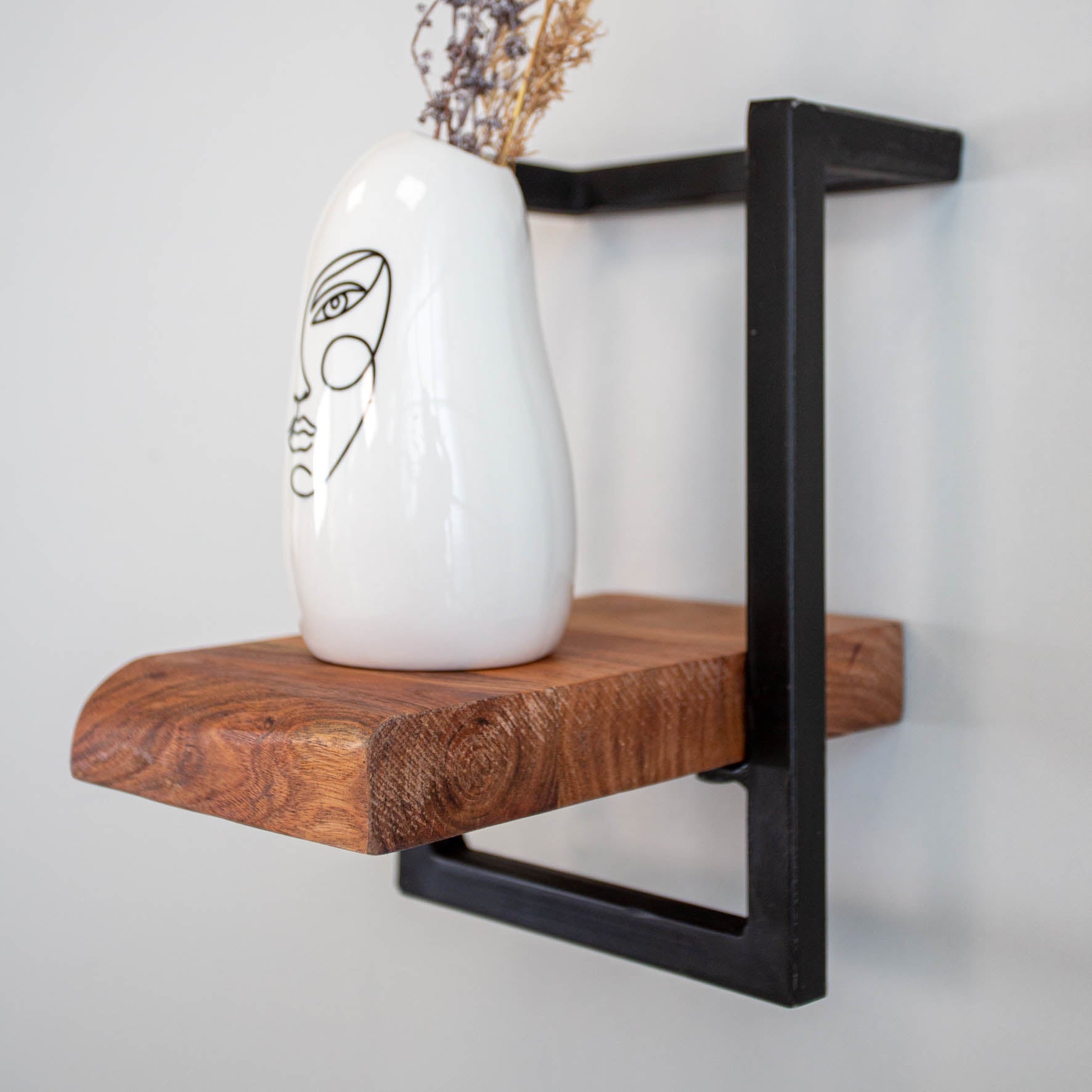 Wandplank – Massief acaciahout met vintage stalen frame voor de woonkamer of hal