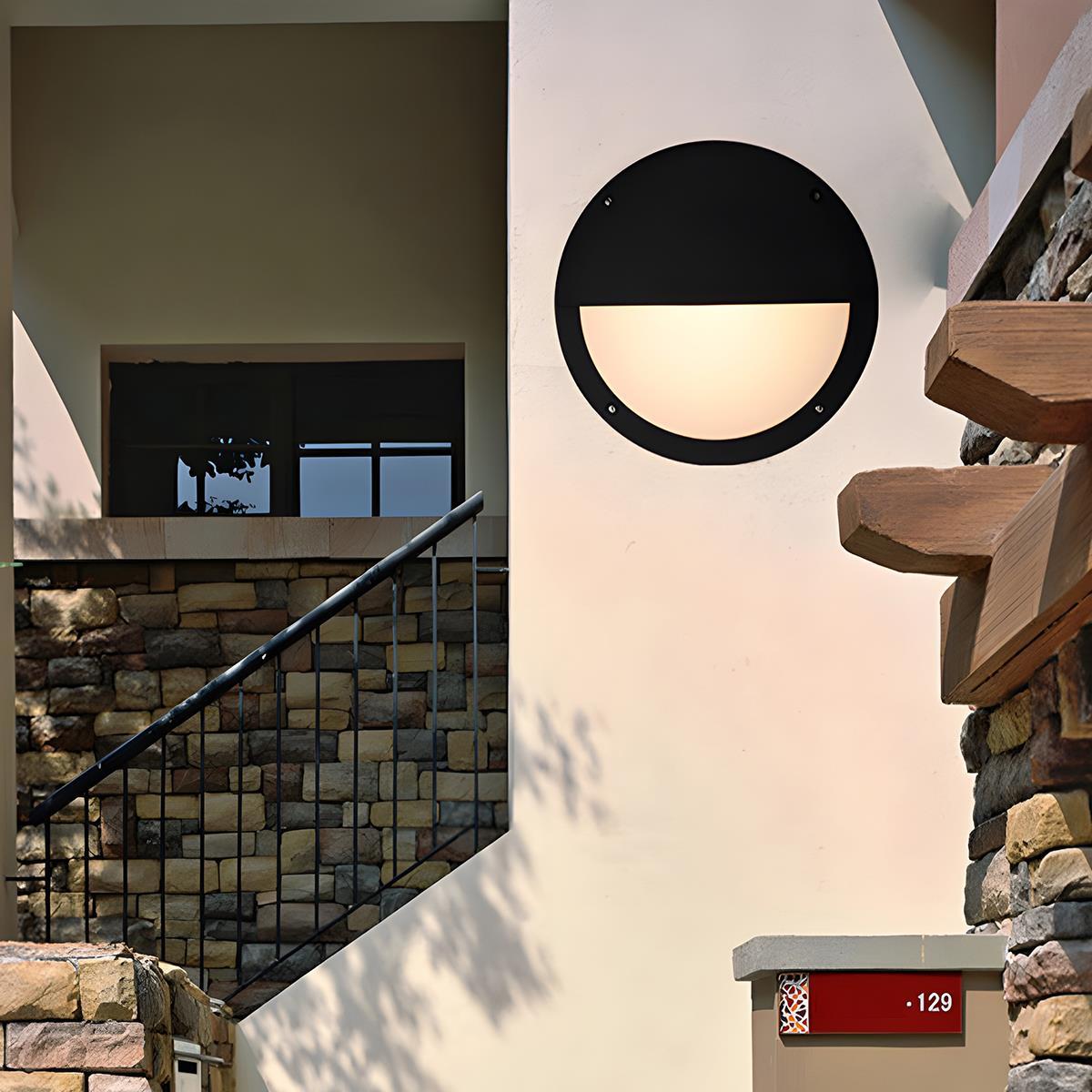 Modern Outdoor Wall Sconce – Black or White, Minimalist Design for Porches, Gardens, or Patios