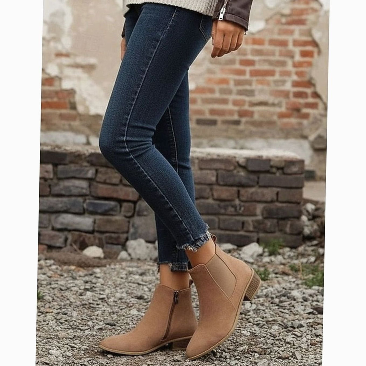 Bottines Femme Bout Pointu en Daim à Talon Carré